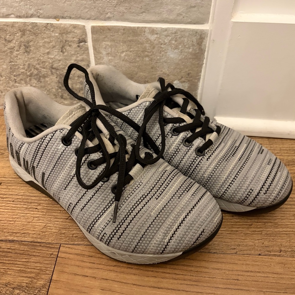 NOBULL Artic Ivy CrossFit Gym Athletic Sneakers Black, Gray & White Striped -6.5